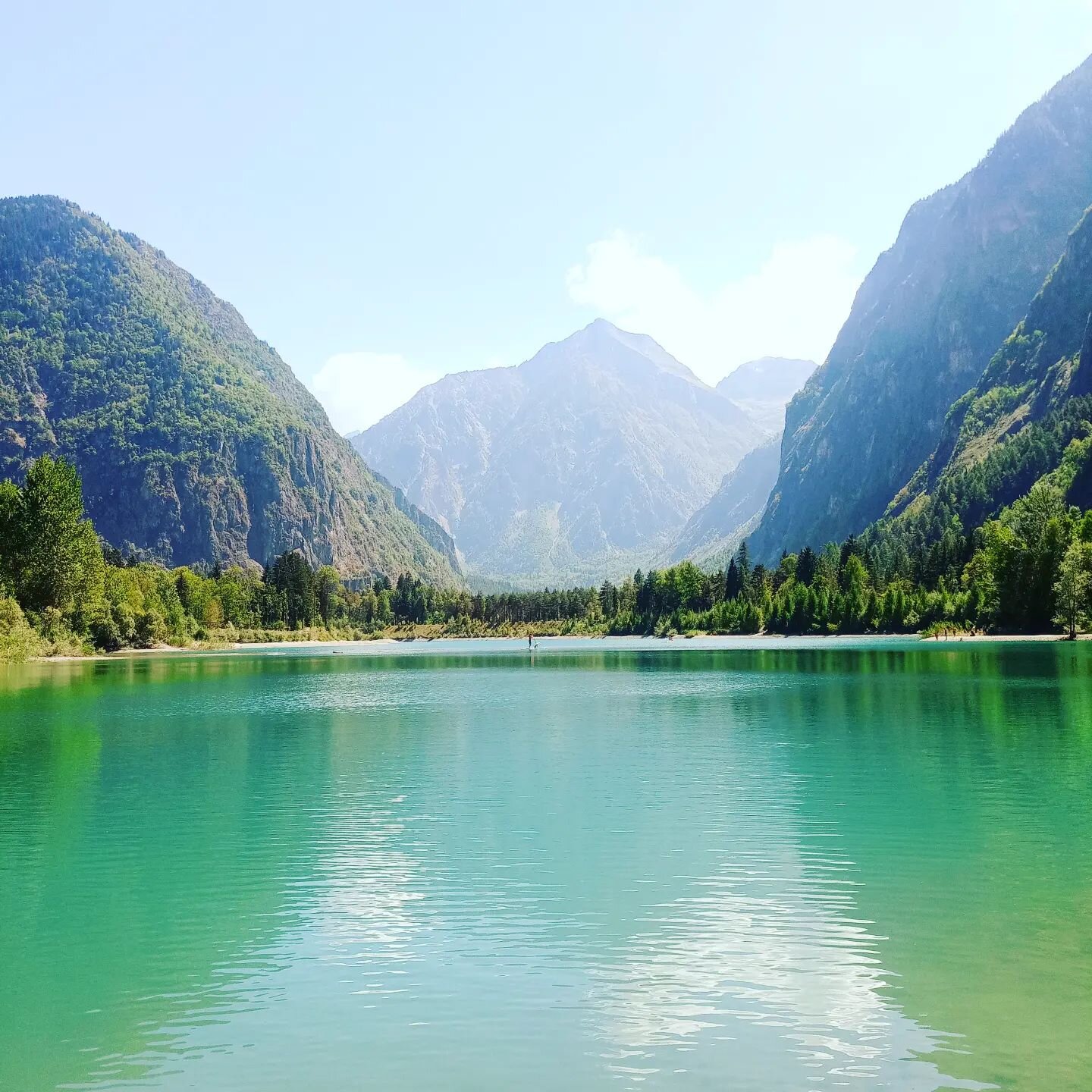 Beautiful Lac de Buclet. Paddle boarding next time!
Slow days off. 
Winter planning and dreaming of snow! 🤔

alpexpress@alpexpress.net

#lacdebuclet
#alpesdhuez 
#lesdeuxalpes 
#lacs 
#winter 
#transfer 
#grenoble 
#lyonairport