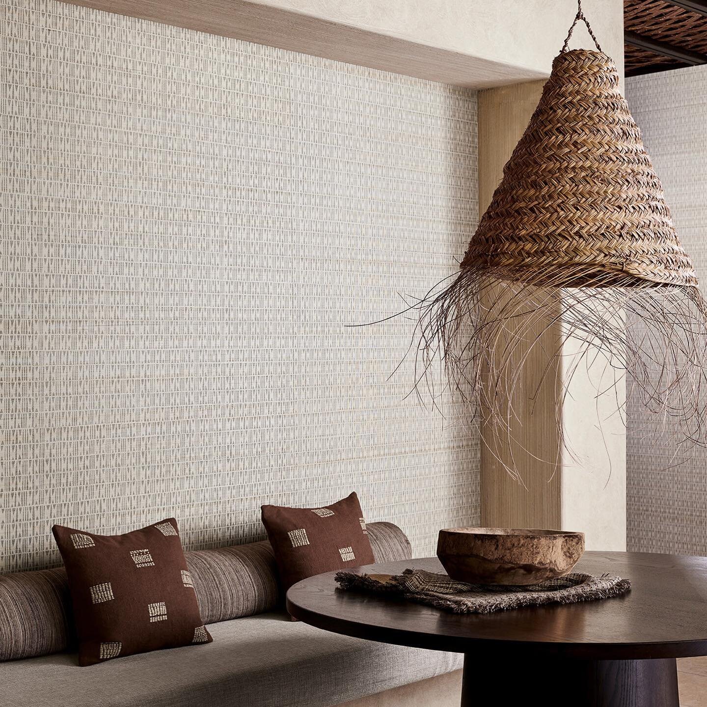 Looking for a way to add visual interest to your walls that will stand the test of time? ⌛️ Consider adding neutral, textured wallcoverings to your space to add a little somethin&rsquo; somethin&rsquo; that you&rsquo;ll never get tired of.