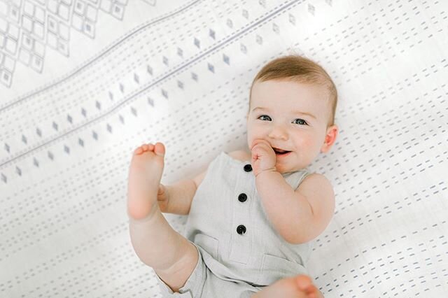 Baby Arlo on a play mat in summer. File this under &ldquo;things I love&rdquo; 😍🥰☀️