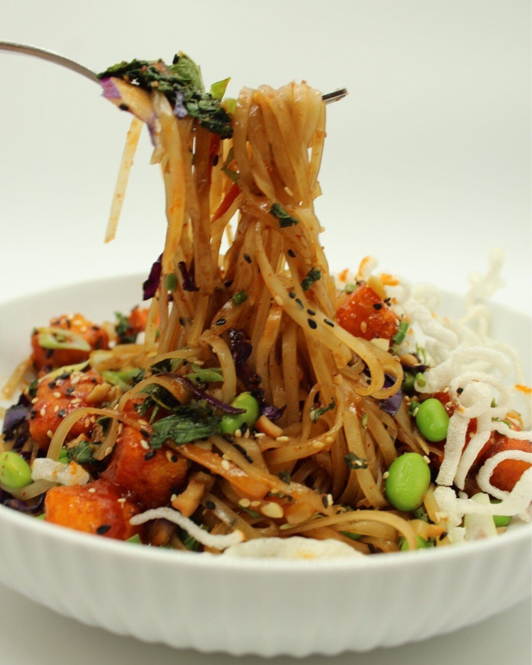 🌱 Get ready to spice up your life with our new Spicy Tofu Noodle Bowl at Heirloom Vegetarian Restaurant! ⁠
⁠
🌶️🍜 With rice noodles, edamame, cabbage, carrot &amp; beet, cashew, cilantro, mint &amp; basil, sesame, soy &amp; ginger 🌿✨ ⁠
⁠
⁠
⁠
.⁠
⁠
