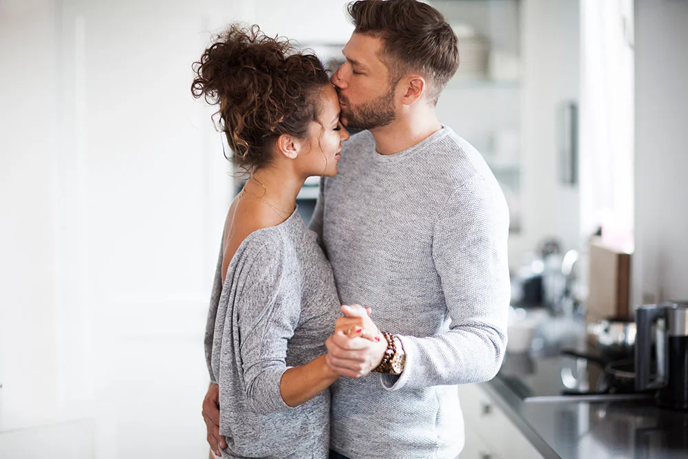 Woman-and-man-slow-dancing.jpg