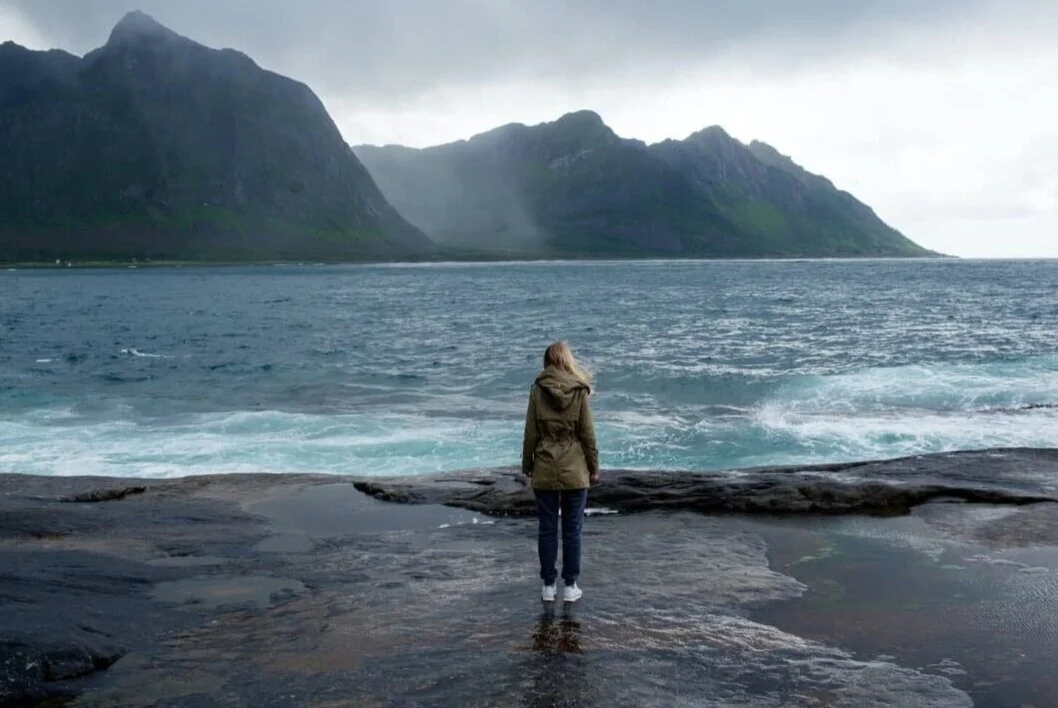 What Does It Mean To Live In The Moment - And How To Start Doing It