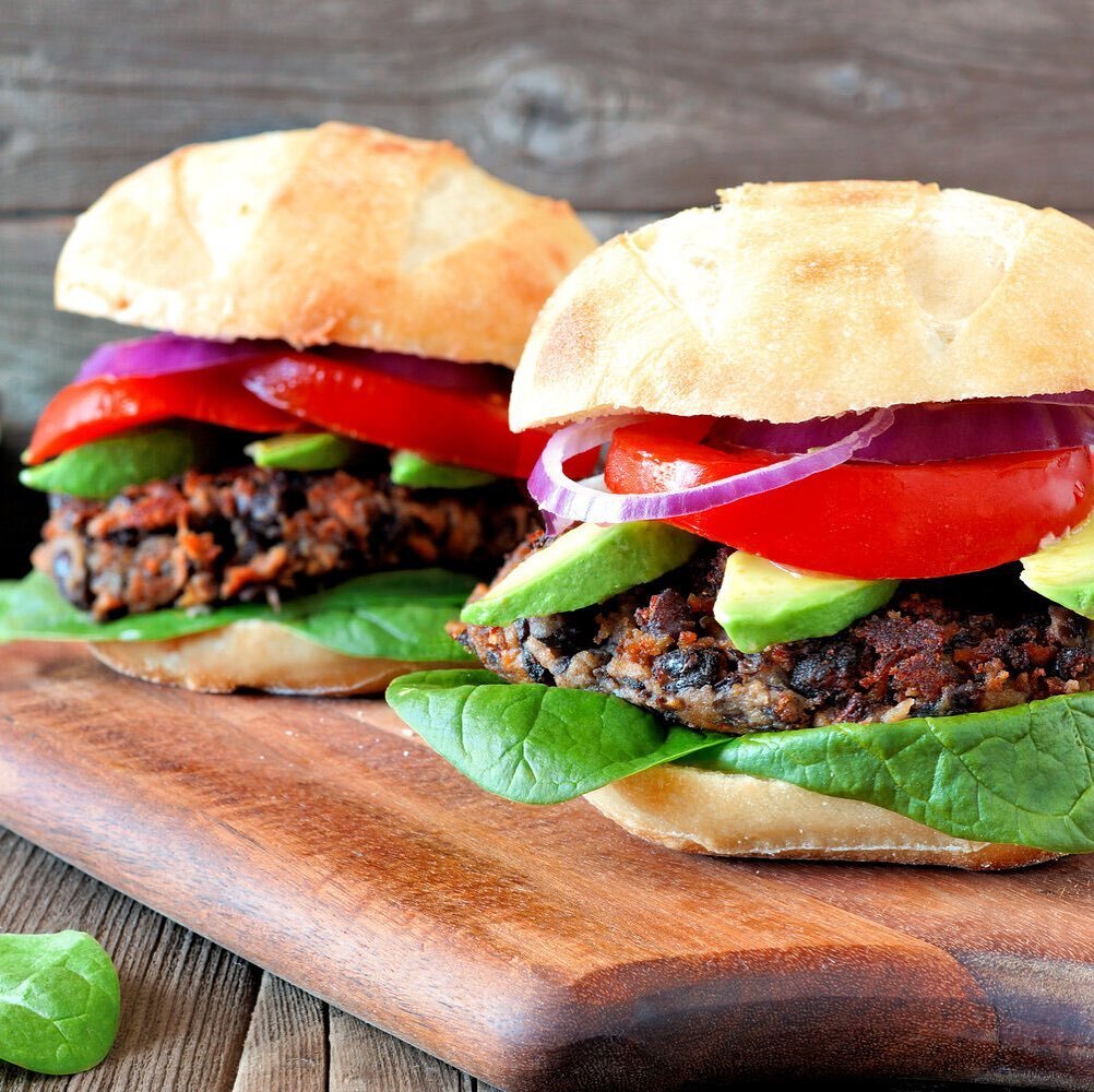Looking for a homemade plant-based alternative to a traditional burger? This spicy black bean burger will hit the spot. #plantbased #vegan #burger #recipe #healthylifestyle #foodie