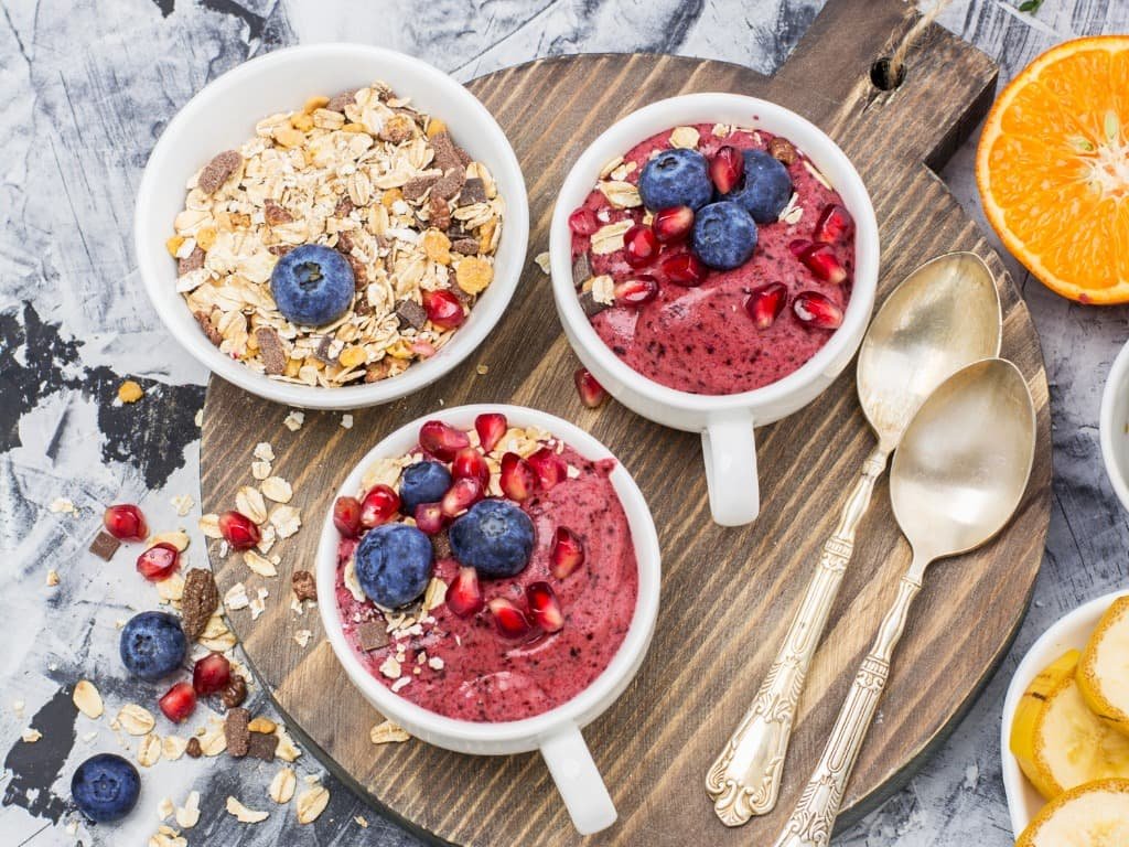Acai Smoothie Bowl without Banana - The Hint of Rosemary