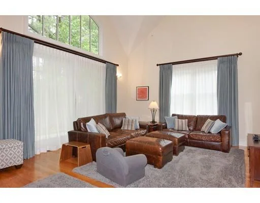 Living Room 2 39_71855863_4_1434060735.jpg