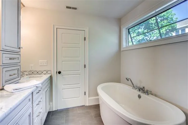 WIN 3 bathroom 2 photo - Copy.jpg