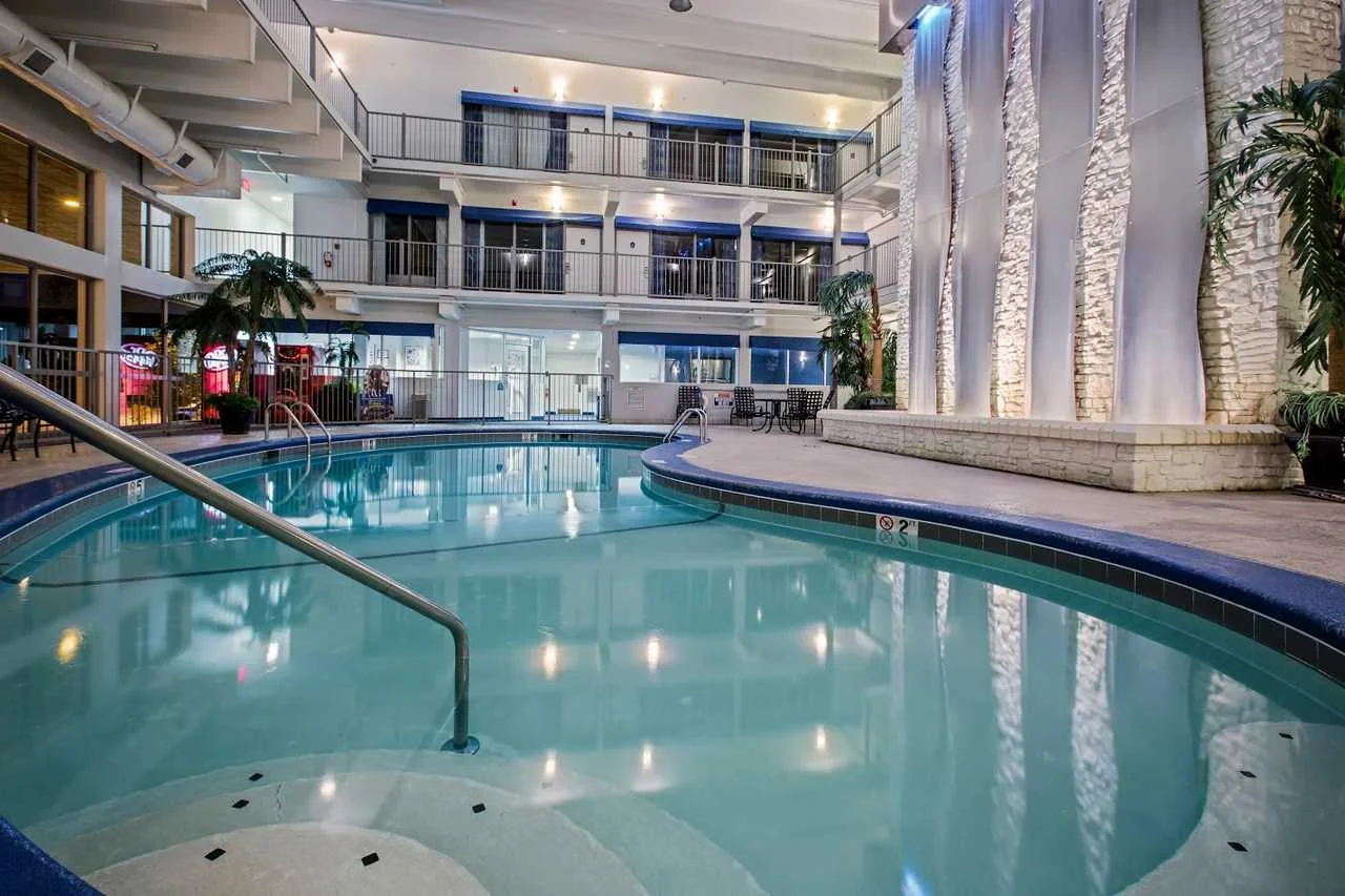 MO156Pool1_1.jpg