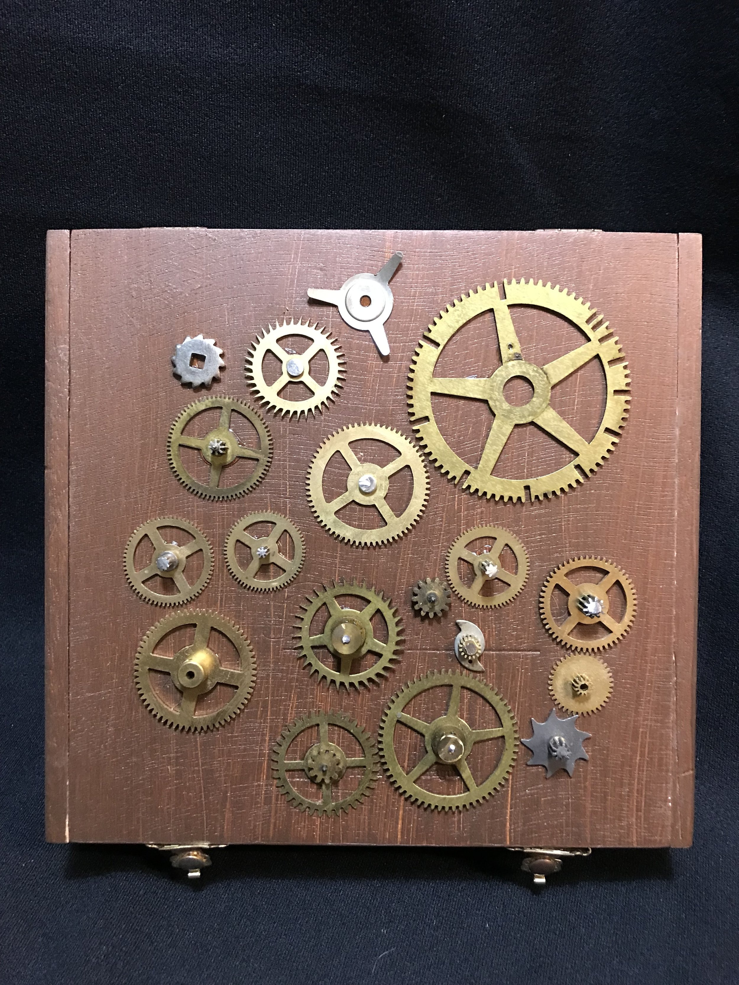 Clock Gears Cigar Box 1.JPG