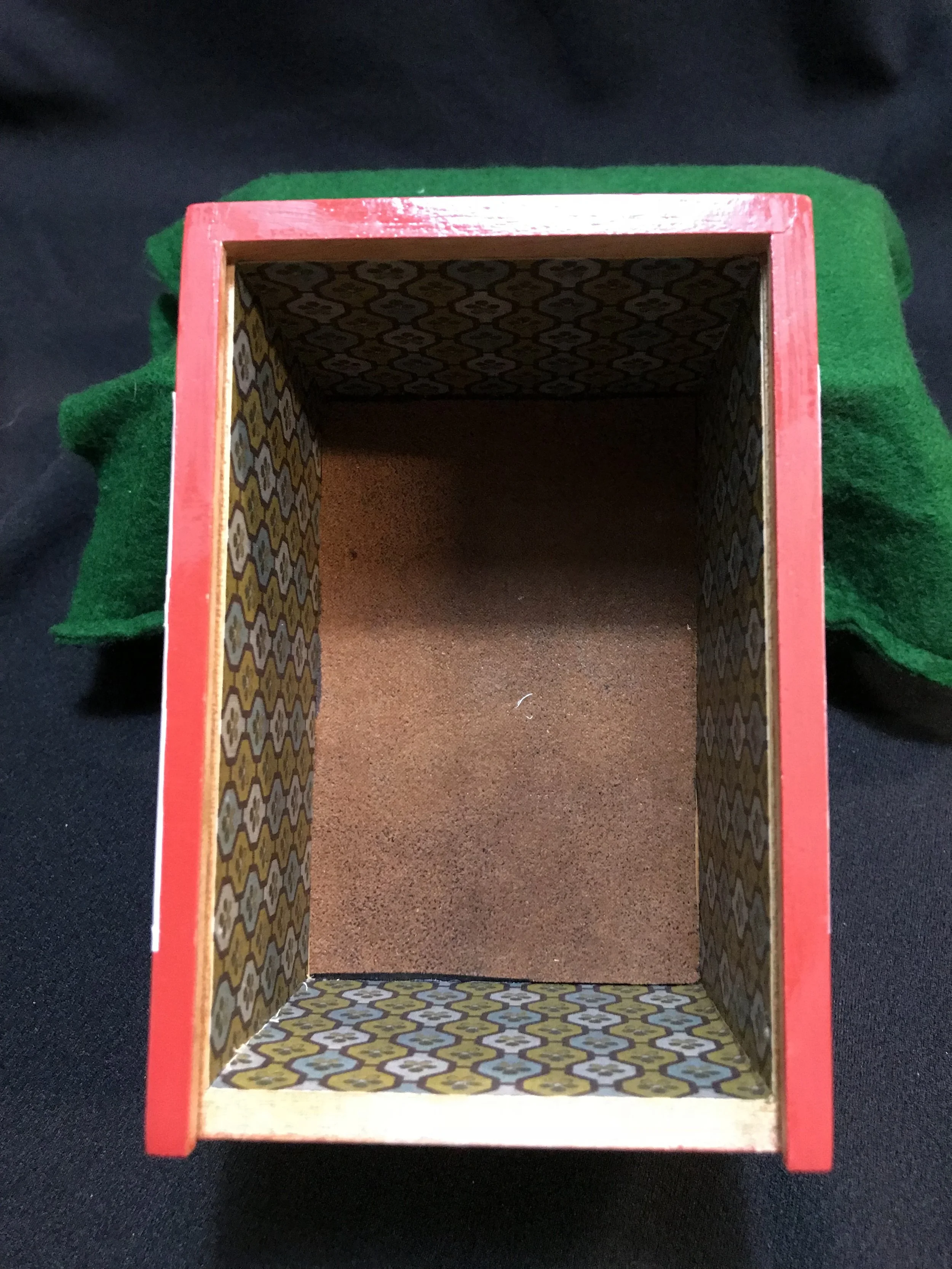 Pin Up Cigar Box 2.5.JPG