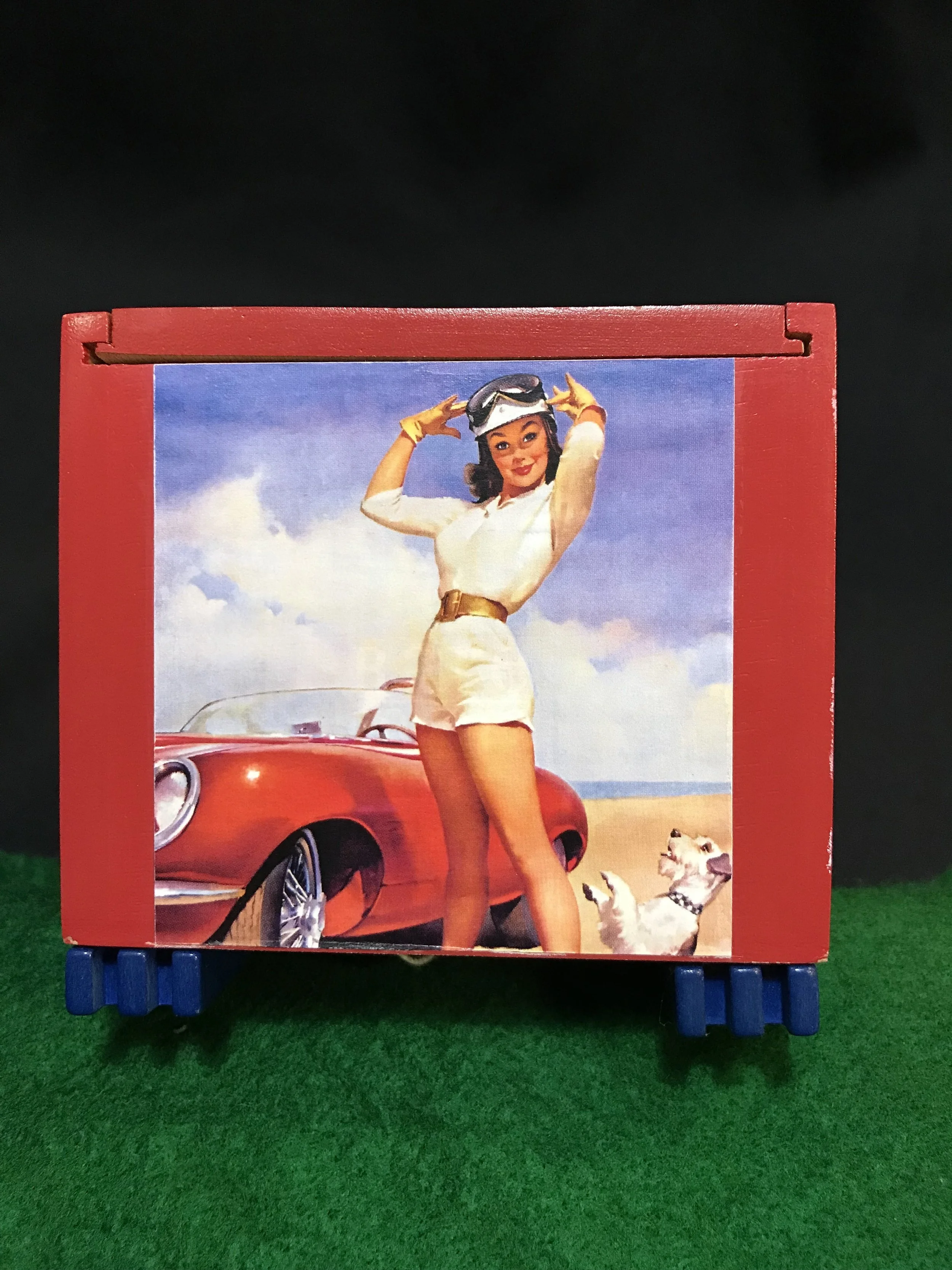 Pin Up Cigar Box 2.4.JPG