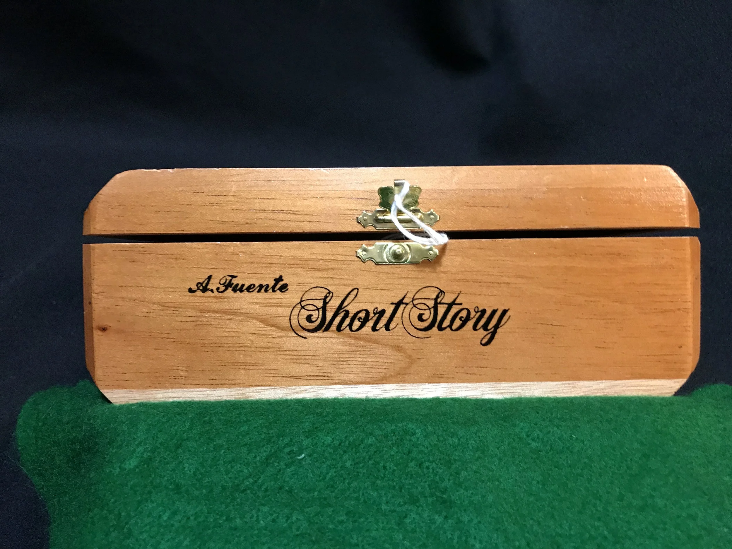 Pin Up Cigar Box 3.2.JPG