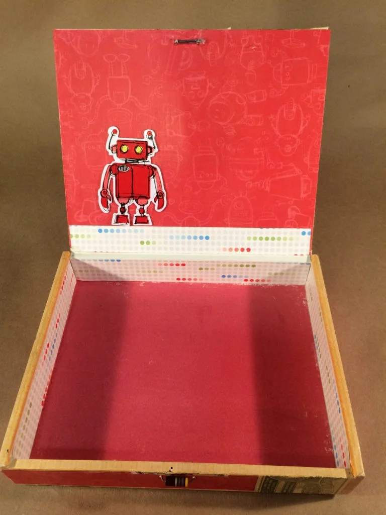 Robot Cigar Box 1.5.jpg