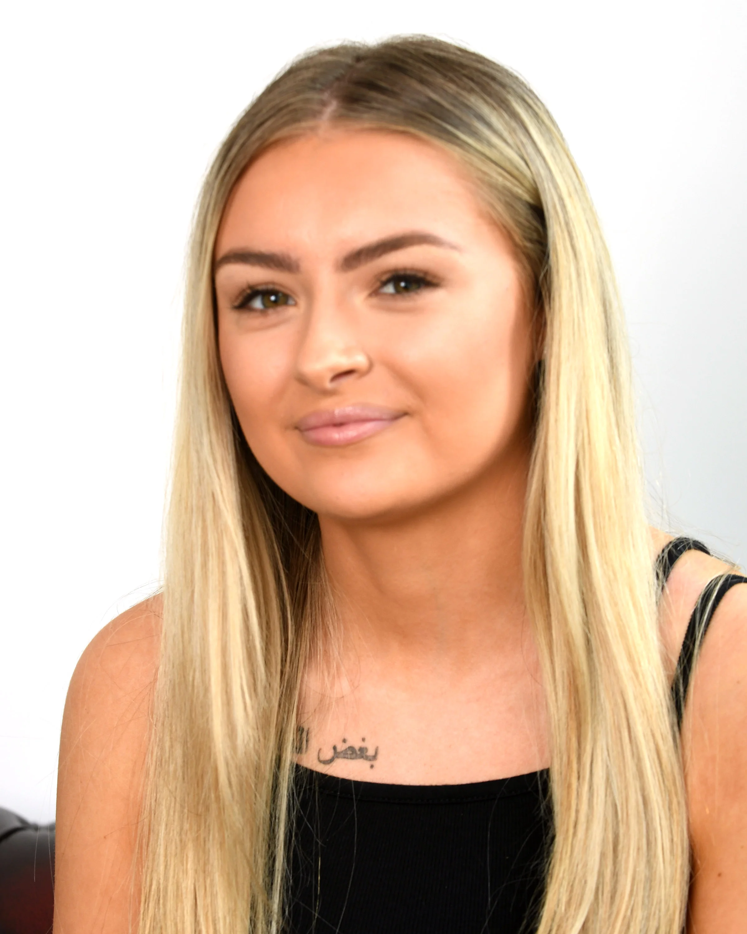 BETH - SALON ASSISTANT * ONLY JUST STARTED SPECIALIST * FALLING ON HER ARSE AFTER A COCKTAIL EXPERT