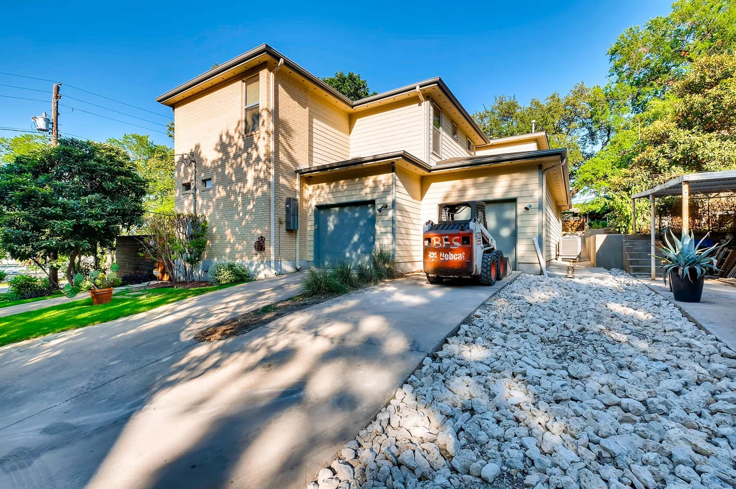 1100 Upland Austin TX 78741-large-026-25-Exterior Rear-1500x998-72dpi.jpg