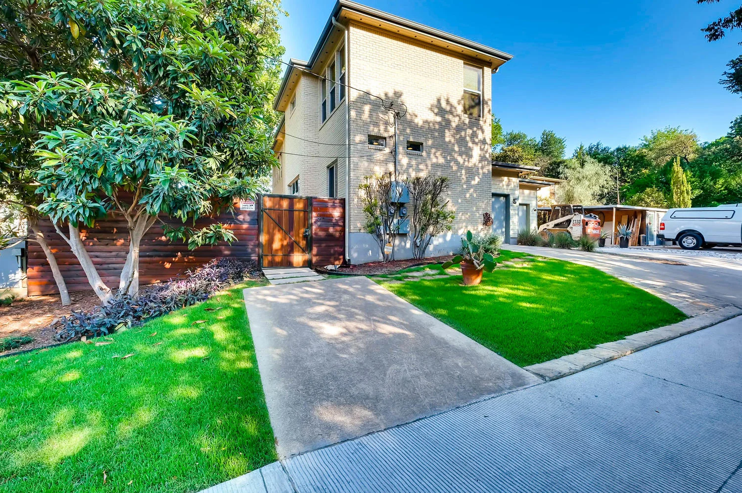 1100 Upland Austin TX 78741-large-028-27-Exterior Rear-1500x998-72dpi.jpg