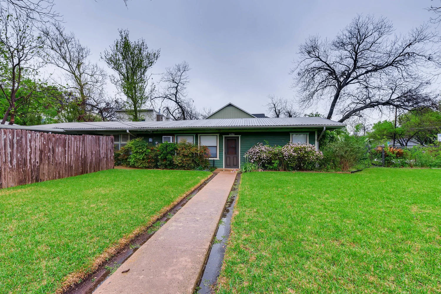 2000 Peach Tree St Austin TX-large-001-6-Exterior Front-1500x1000-72dpi.jpg