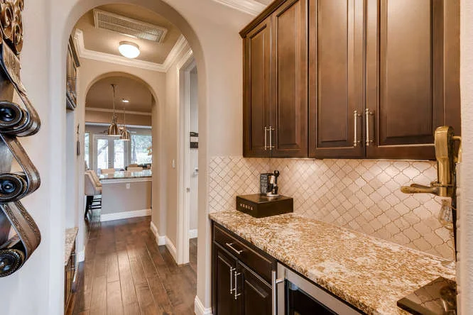 8725 Whispering Trail Austin-small-013-2-Butlers Pantry-666x444-72dpi.jpg