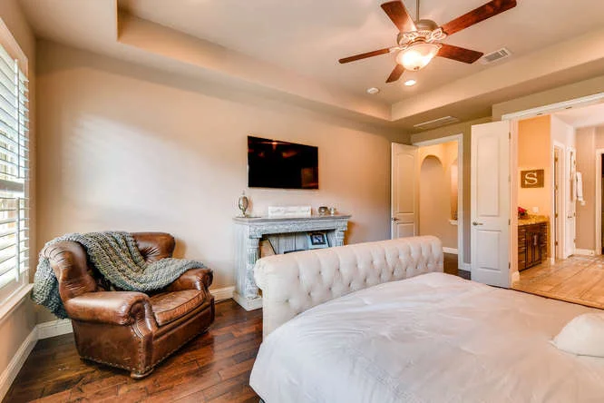 8725 Whispering Trail Austin-small-016-17-Master Bedroom-666x444-72dpi.jpg