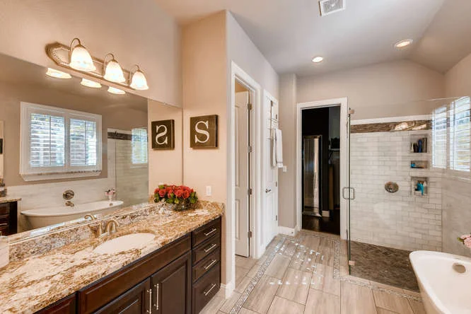8725 Whispering Trail Austin-small-019-15-Master Bathroom-666x444-72dpi.jpg