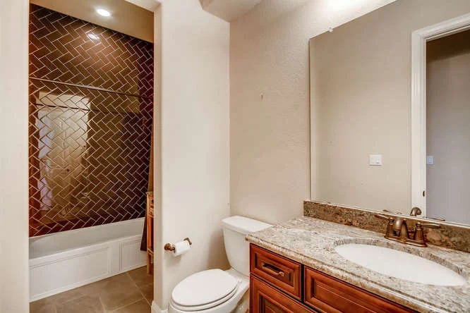 15713 De Fortuna Drive Bee-small-023-24-Jack and Jill Bathroom-666x444-72dpi.jpg