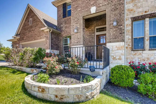 380 Torrington Drive-small-003-1-Exterior Front Entry-666x443-72dpi.jpg