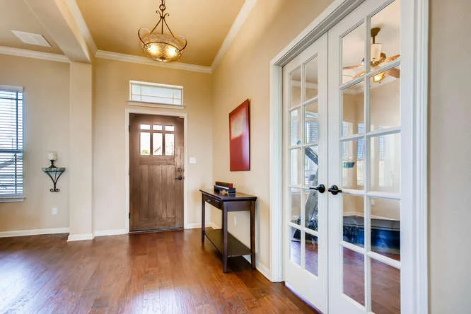 380 Torrington Drive-small-004-3-Foyer-666x444-72dpi.jpg