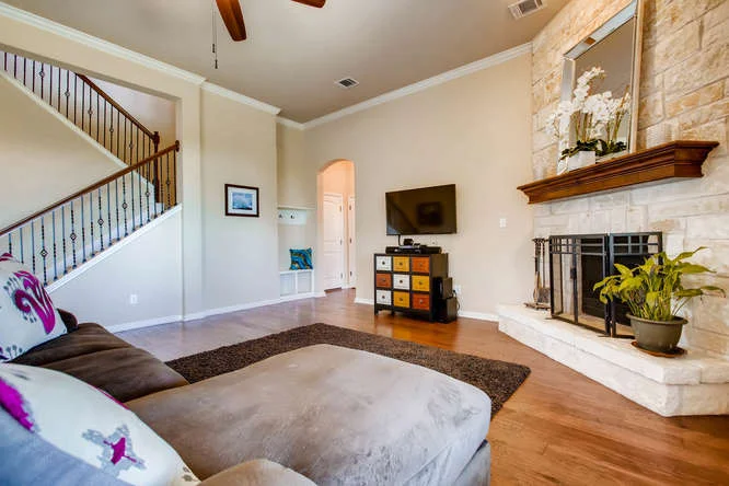 380 Torrington Drive-small-006-6-Living Room-666x444-72dpi.jpg