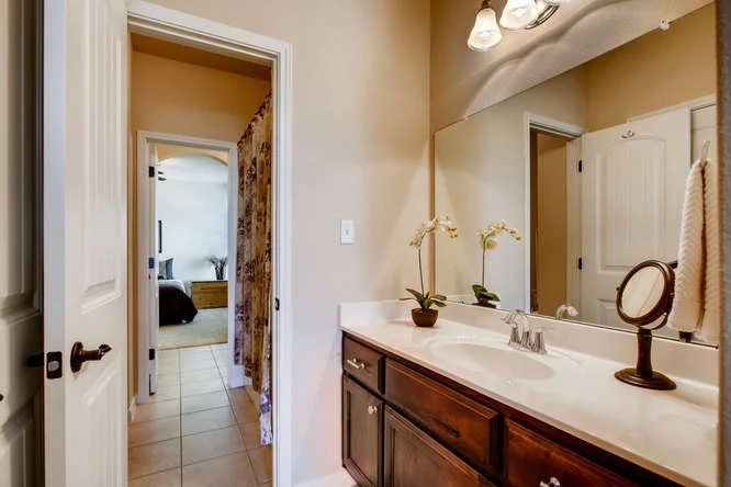 380 Torrington Drive-small-024-24-Jack and Jill Bathroom-666x444-72dpi.jpg