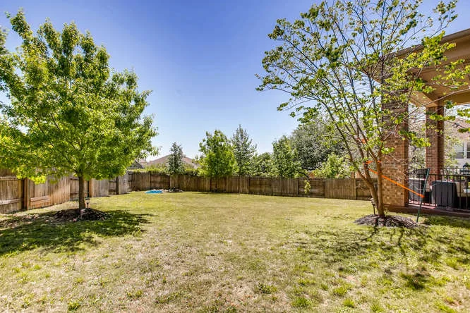 380 Torrington Drive-small-028-27-Back Yard-666x444-72dpi.jpg