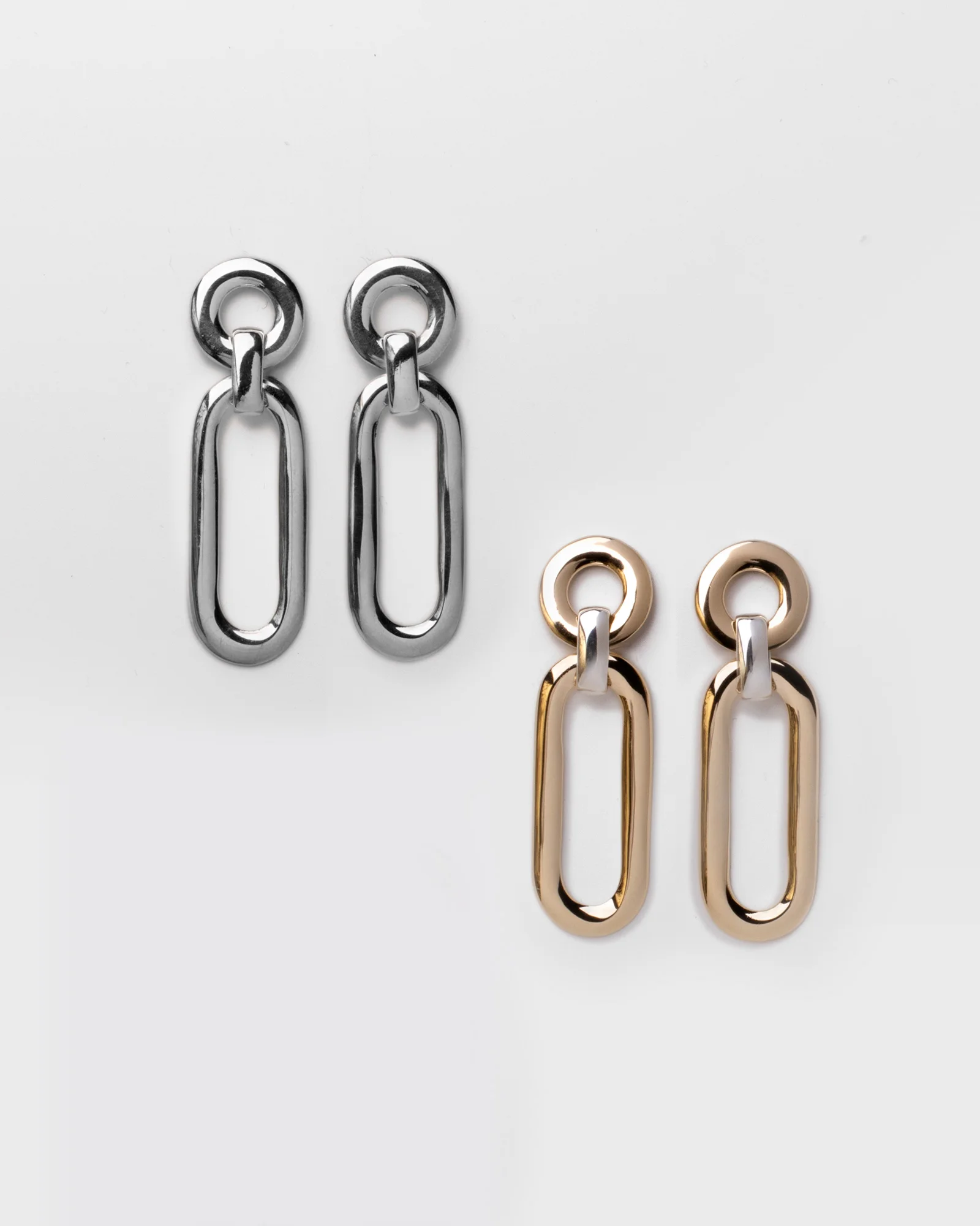 SMALL CLOSED CURVE EARRING