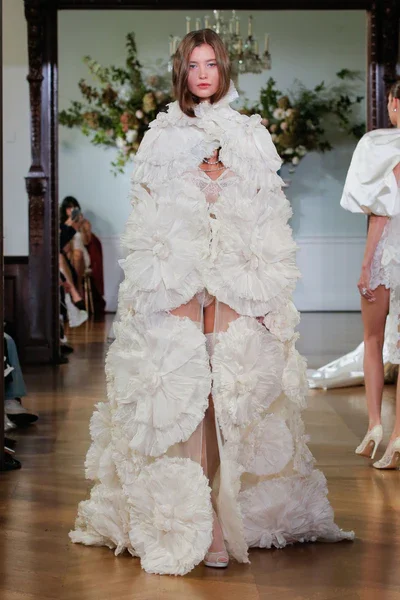 04_MoniqueLhuillierFall2026Bridal_Paisley.webp