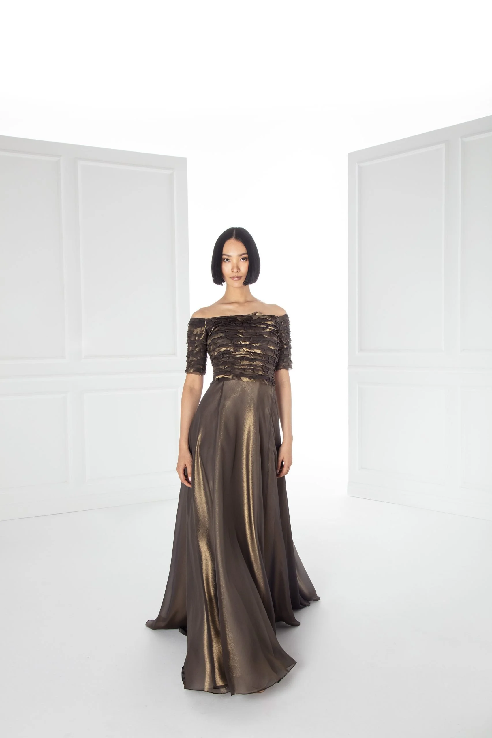 abito-da-sera-gonna-ampia-senza-spalline-organza-di-seta-con-stola-peter-langner-scaled (1).jpeg