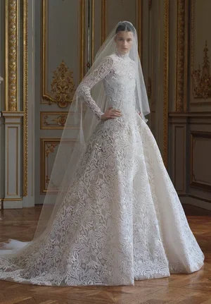 ELIESAAB_BRIDALSS27_LOOK5.webp