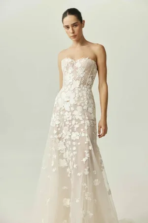 Mela-Gown-Spring-Summer-2027-Mira-Zwillinger-4-1-683x1024.webp