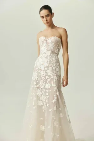 Mela-Gown-Spring-Summer-2027-Mira-Zwillinger-4-1-683x1024.webp