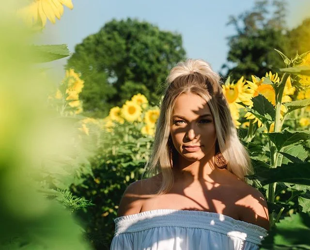 &ldquo;Despite knowing they won&rsquo;t be here for long, they still chose to live their brightest lives.&rdquo; -sunflowers by @rupikaur_ 
#sunflowers #rupikaur #beautiful #lookslikefilm #kentuckyphotographer #kentuckyseniorphotographer #kentuckywed