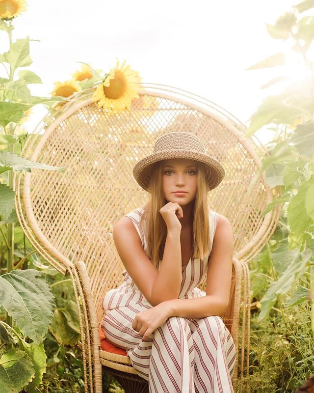 No words. #sunflower #sunflowerphotos #sunflowerfield #seniorstyleguide #seniormuse #seniormodelmagazine #lookslikefilm #refinedpresets #kentuckyphotographer #kentuckyseniorphotographer