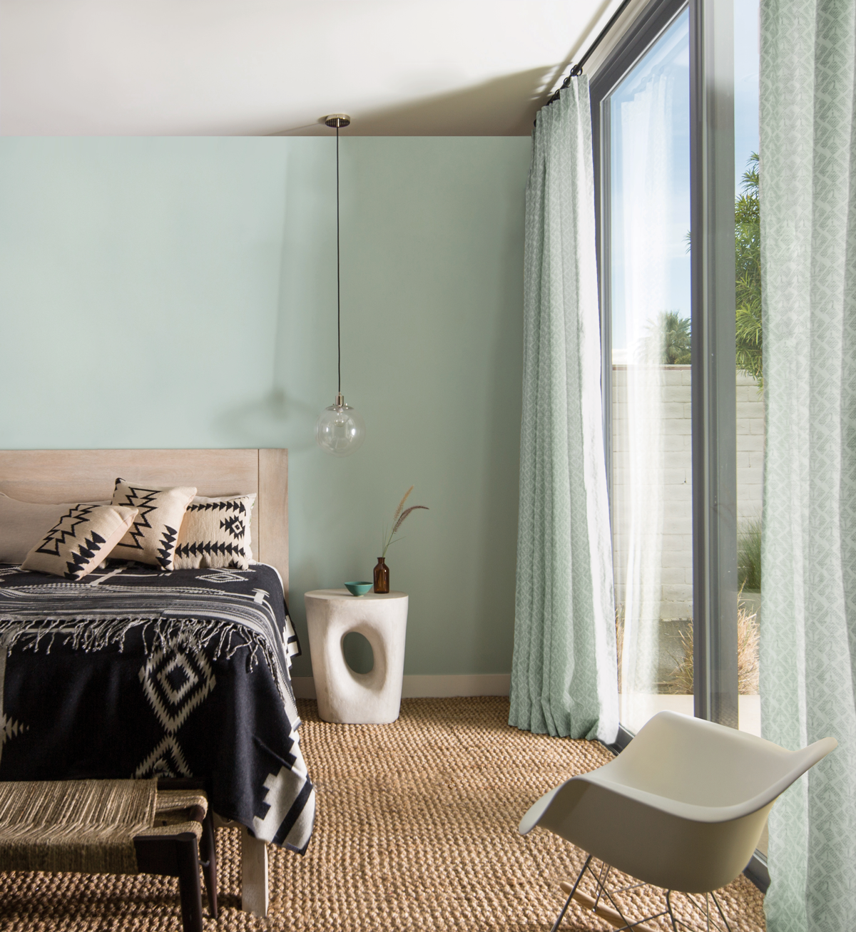 Aqua_Bedroom_with_Sliding_Glass_Door.png