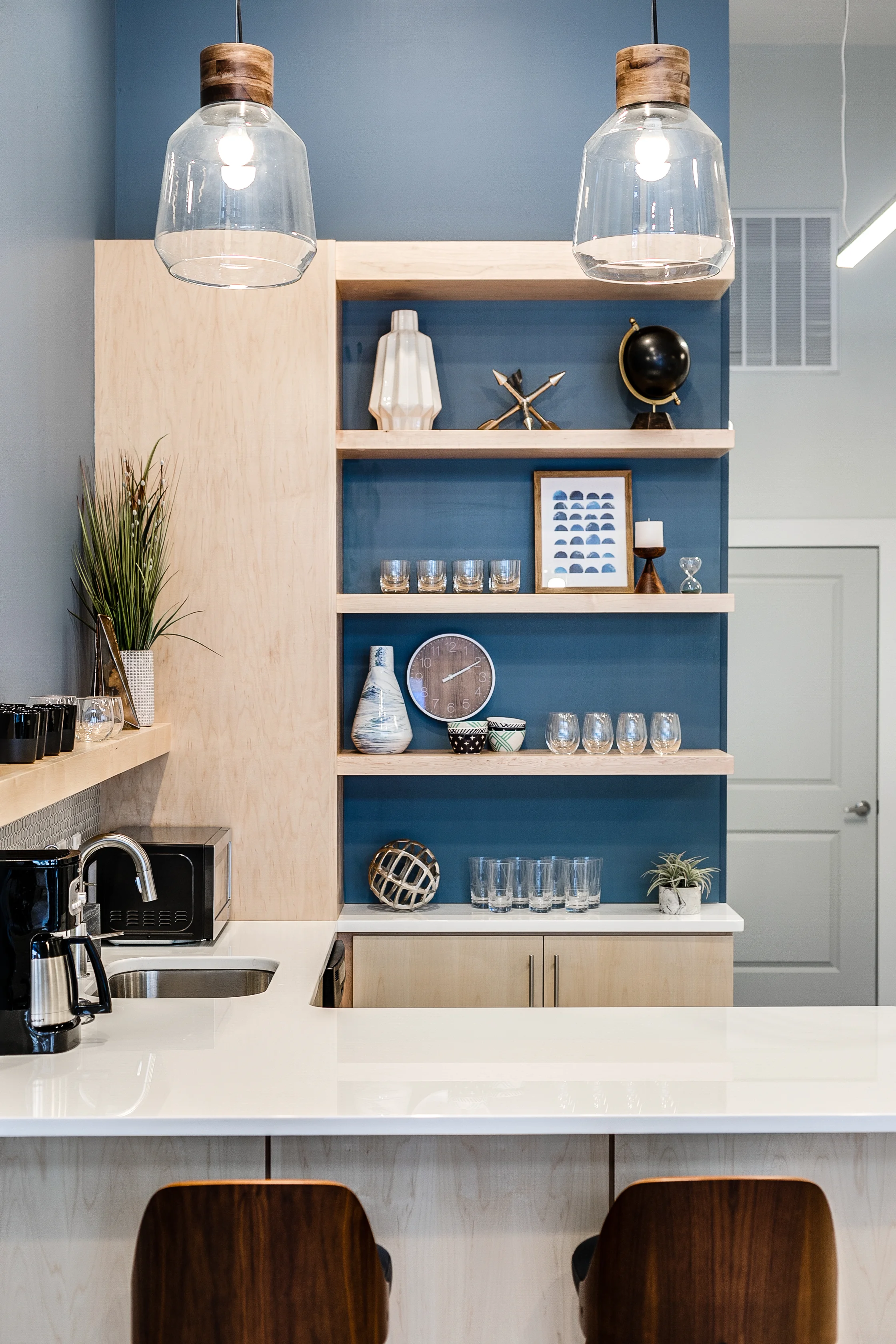 Atlas Financial • Interiors