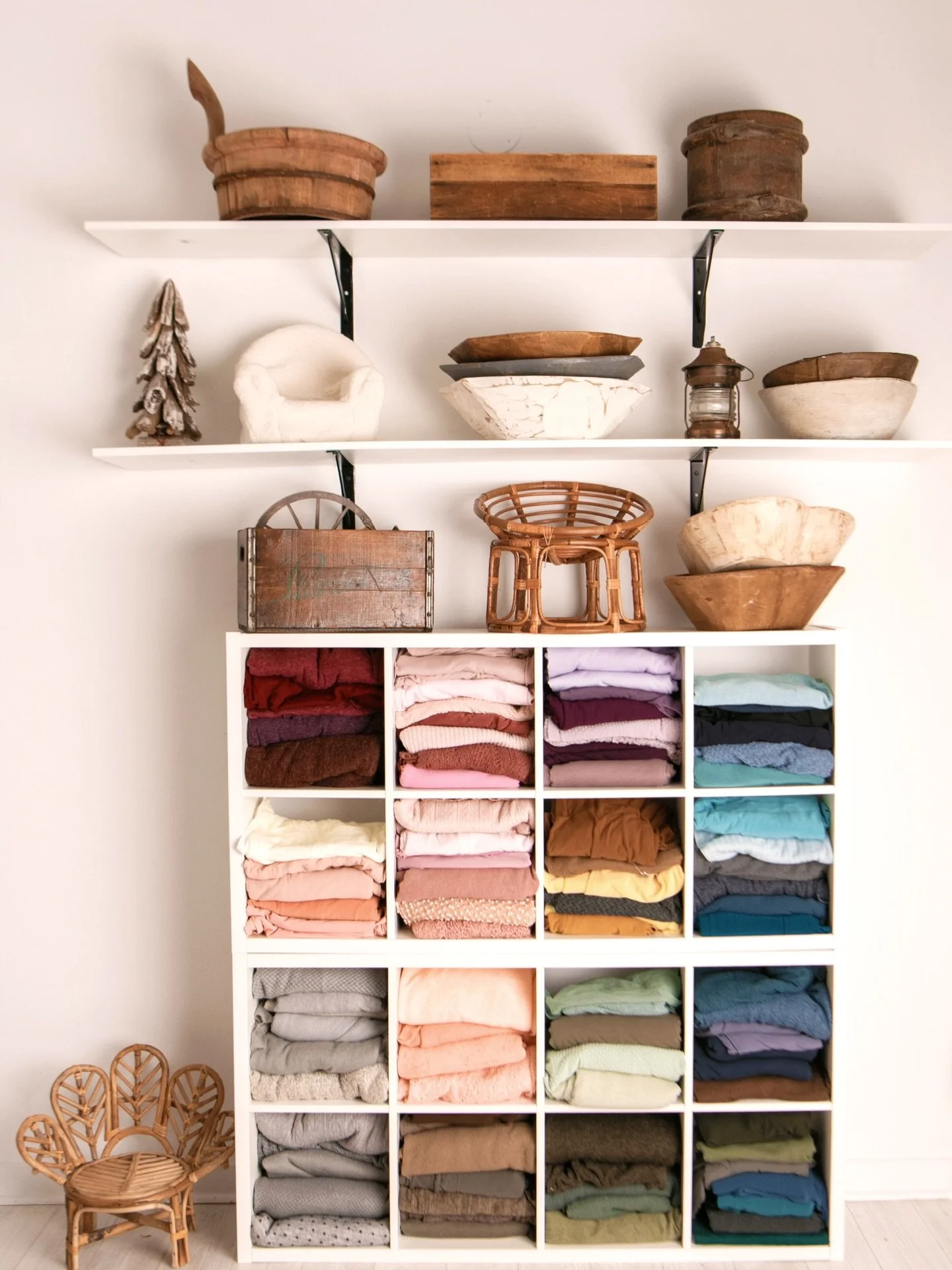 Welcome to my studio✨ A cozy, calm space in charming Dundas, Ontario (near Hamilton). Thoughtfully designed to feel like a deep exhale&hellip; especially in those early newborn days.

You&rsquo;ll find:
&bull; Warm light + a comfy spot to settle in (