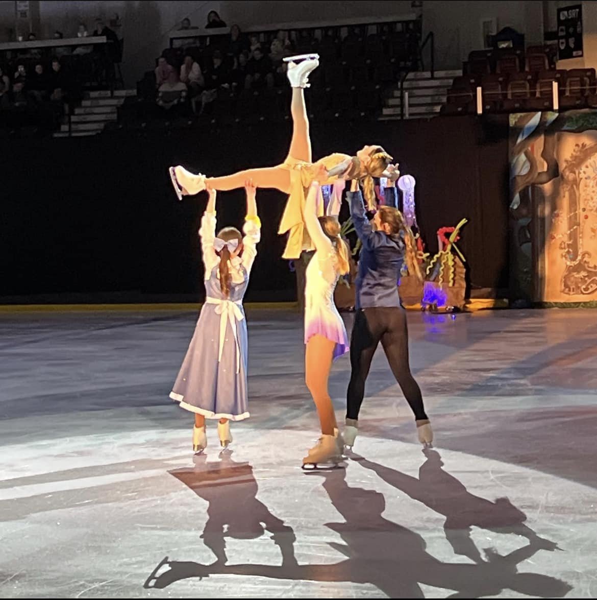 iceshow23.jpg