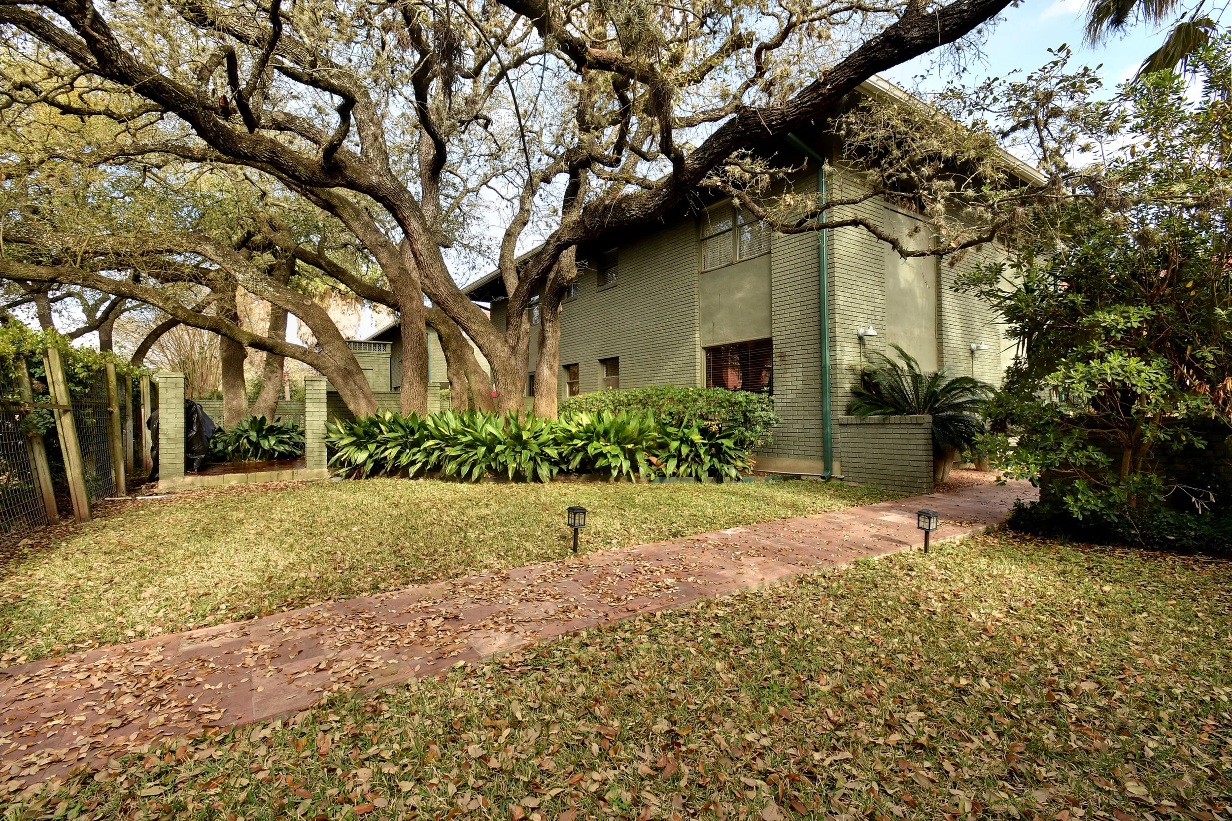 Exterior Front 004.jpg