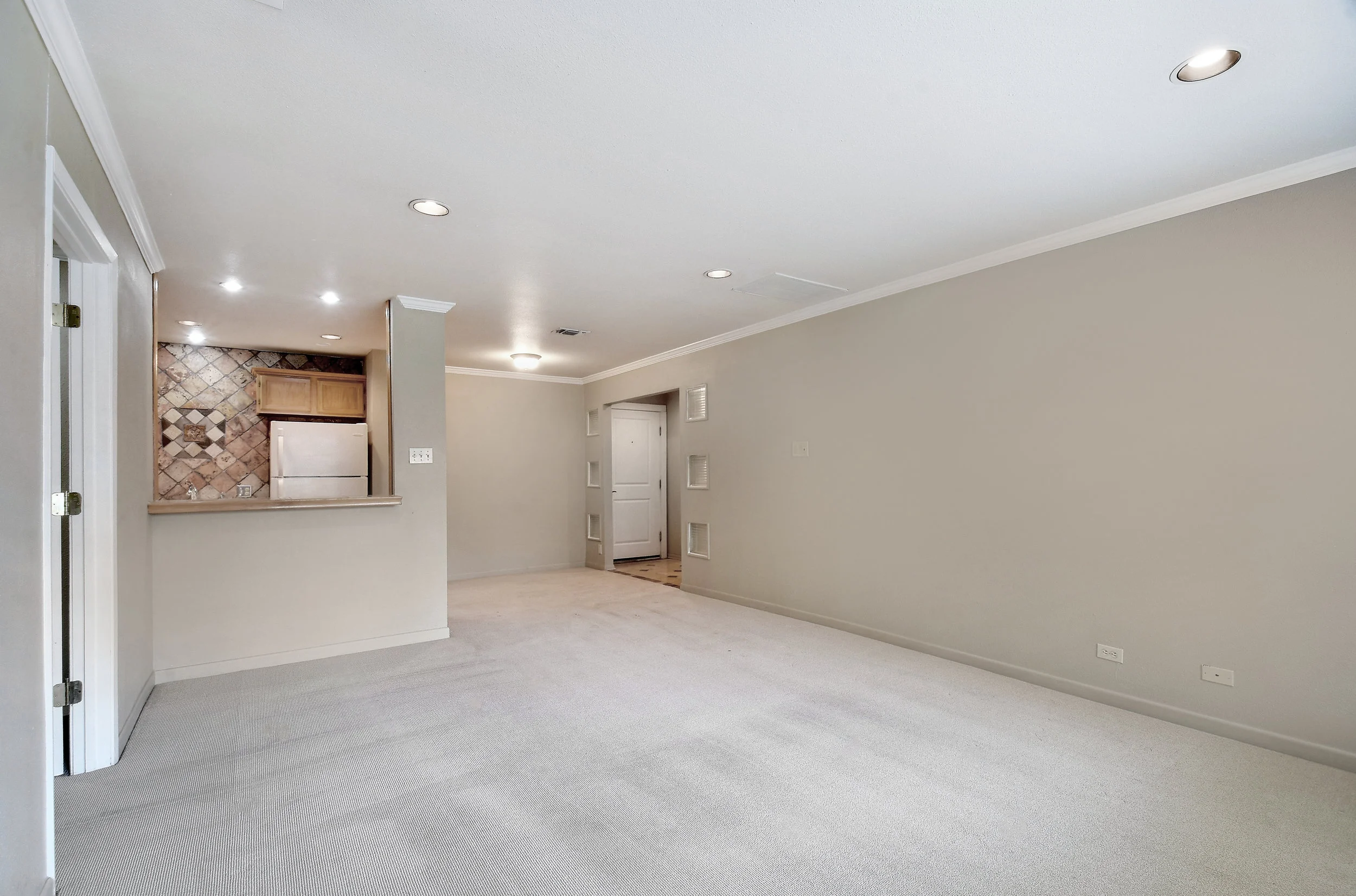 Living Area_002.jpg