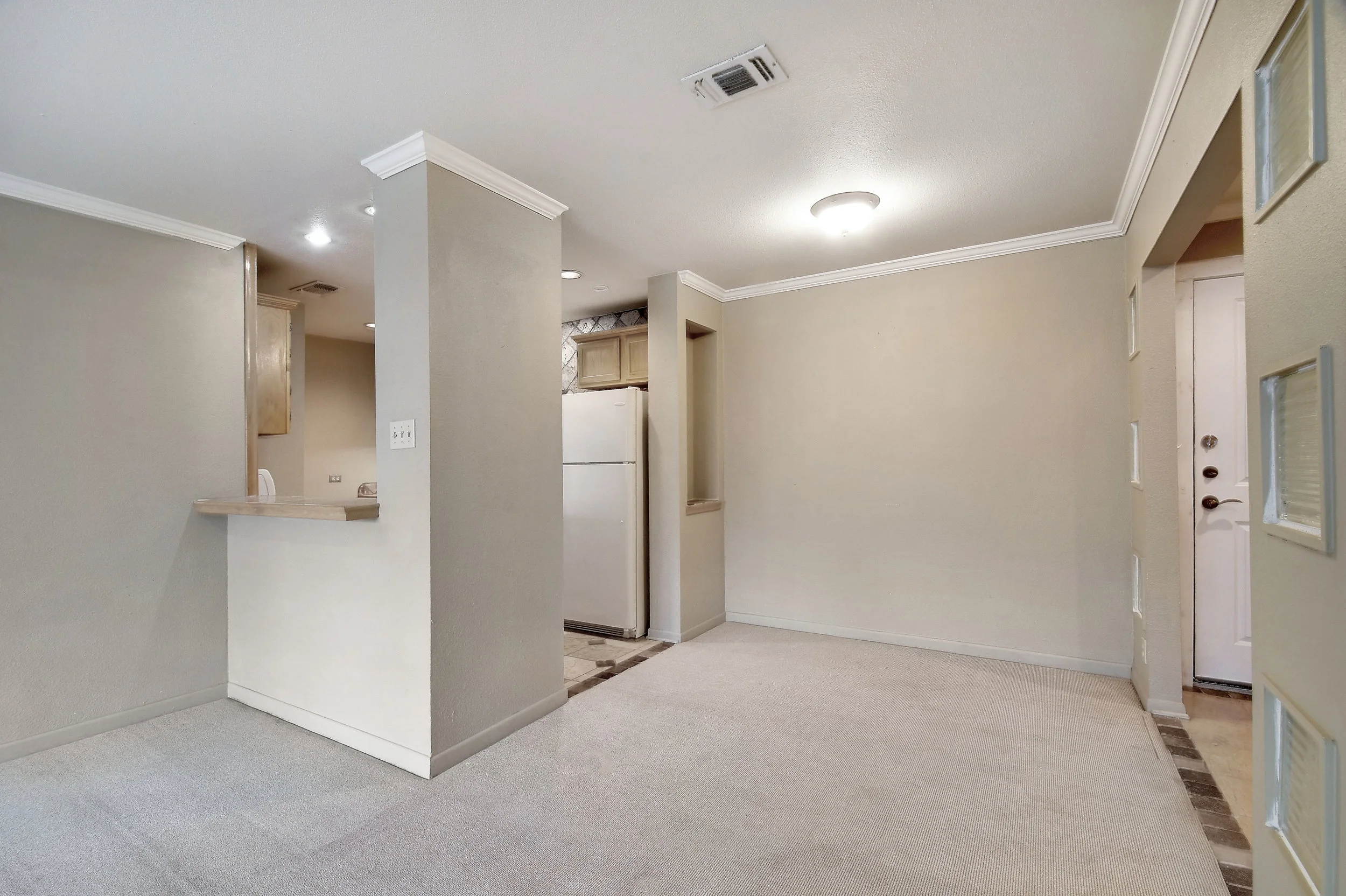 Living Area_003.jpg