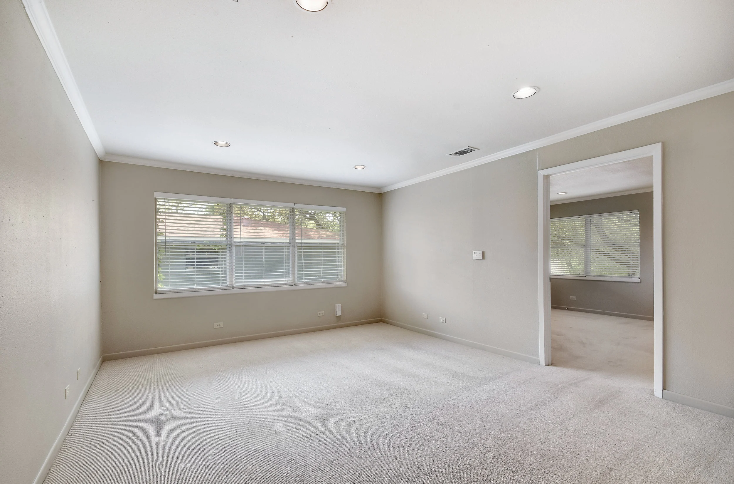 Living Area_005.jpg