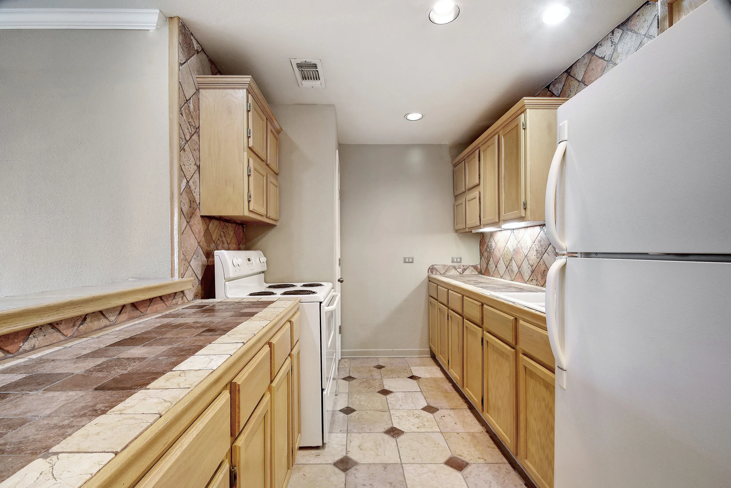 Living Area_006.jpg