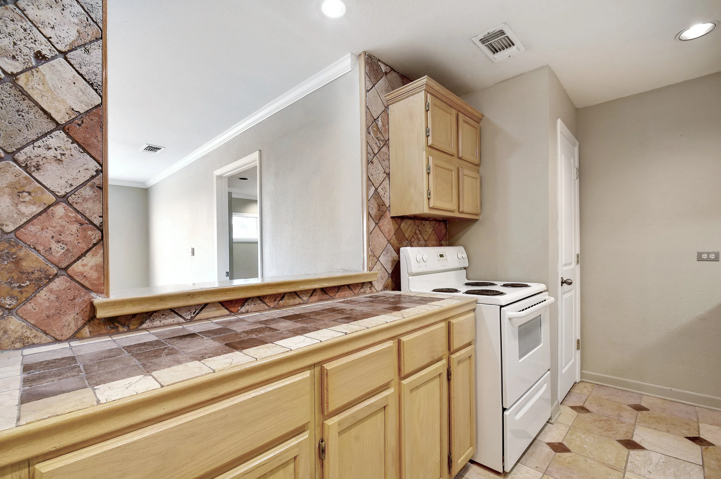 Living Area_007.jpg