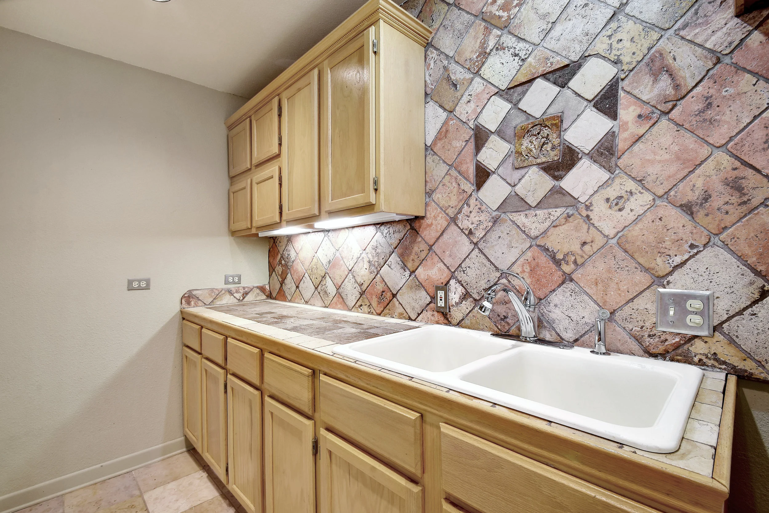 Living Area_008.jpg
