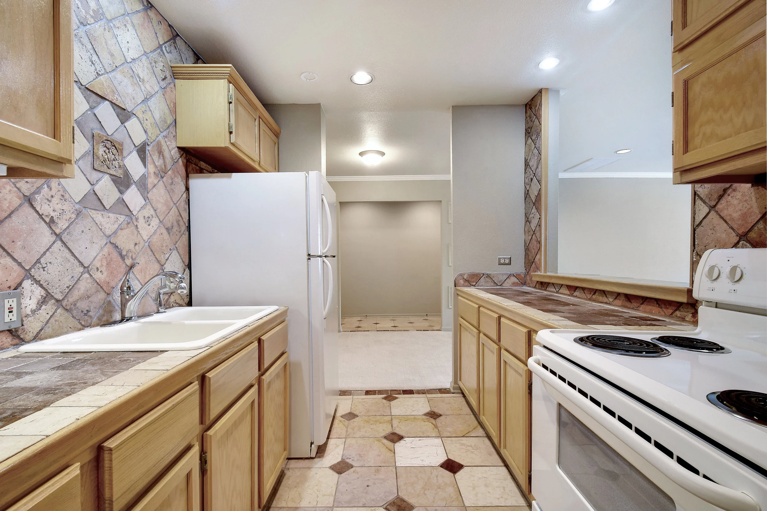 Living Area_009.jpg