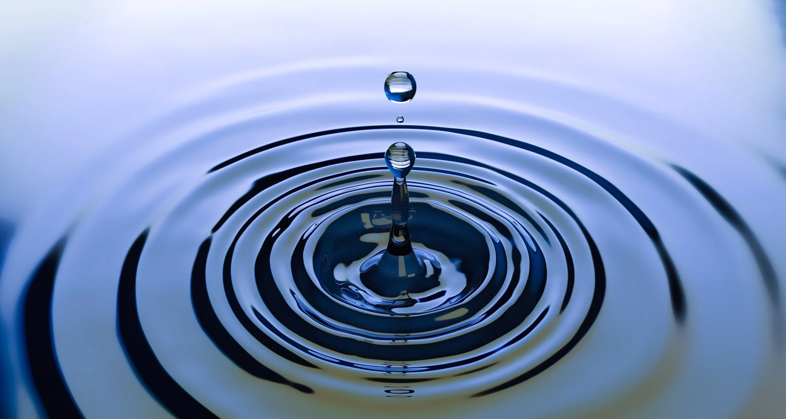 close-up-drop-of-water-ripple-220213.jpg